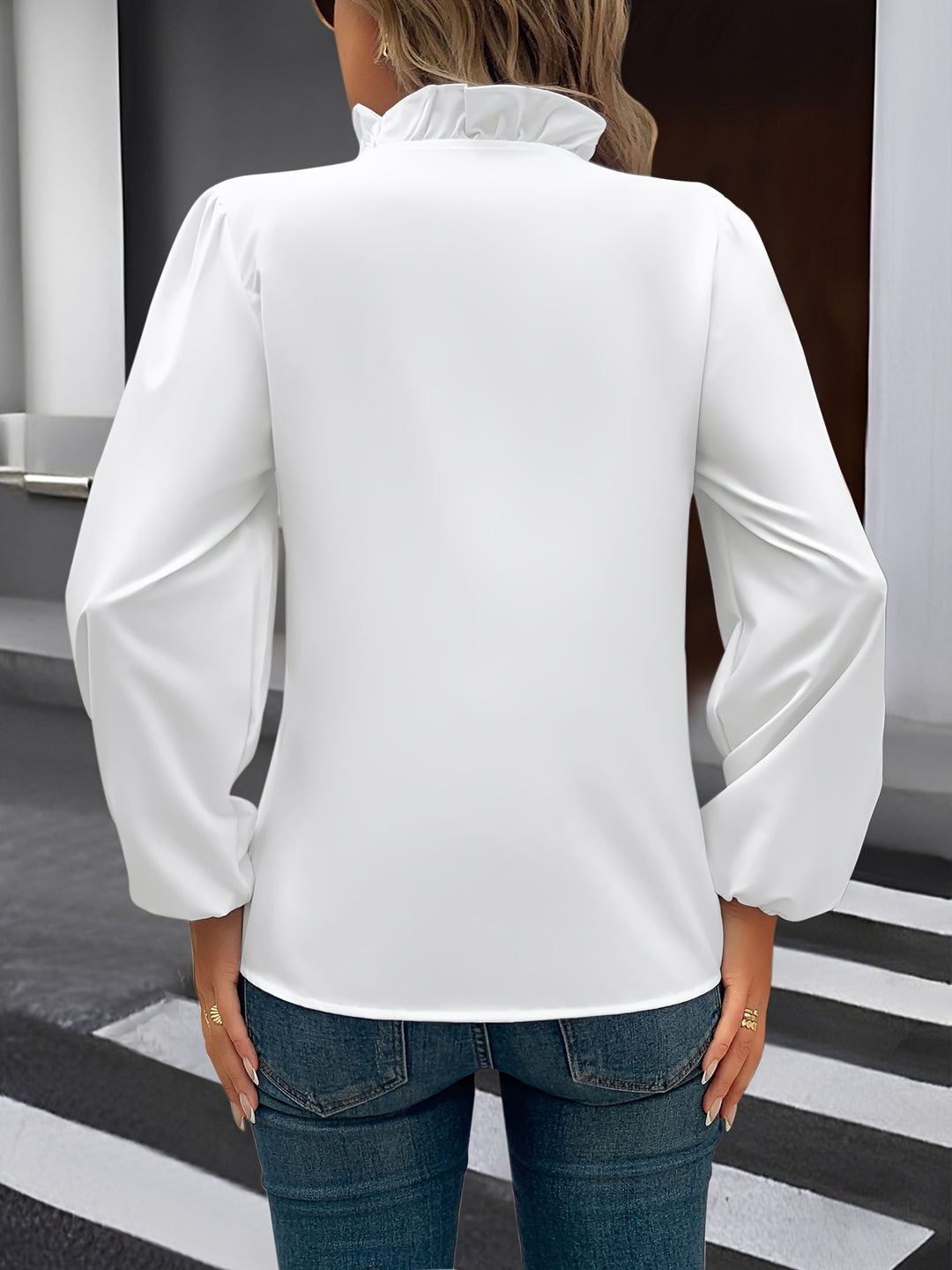 Charlotte | Blouse Fluide à Col V et Volants