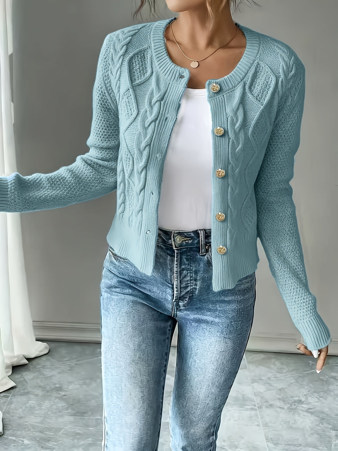 Ariane | Gilet Torsadé à Boutons Dorés