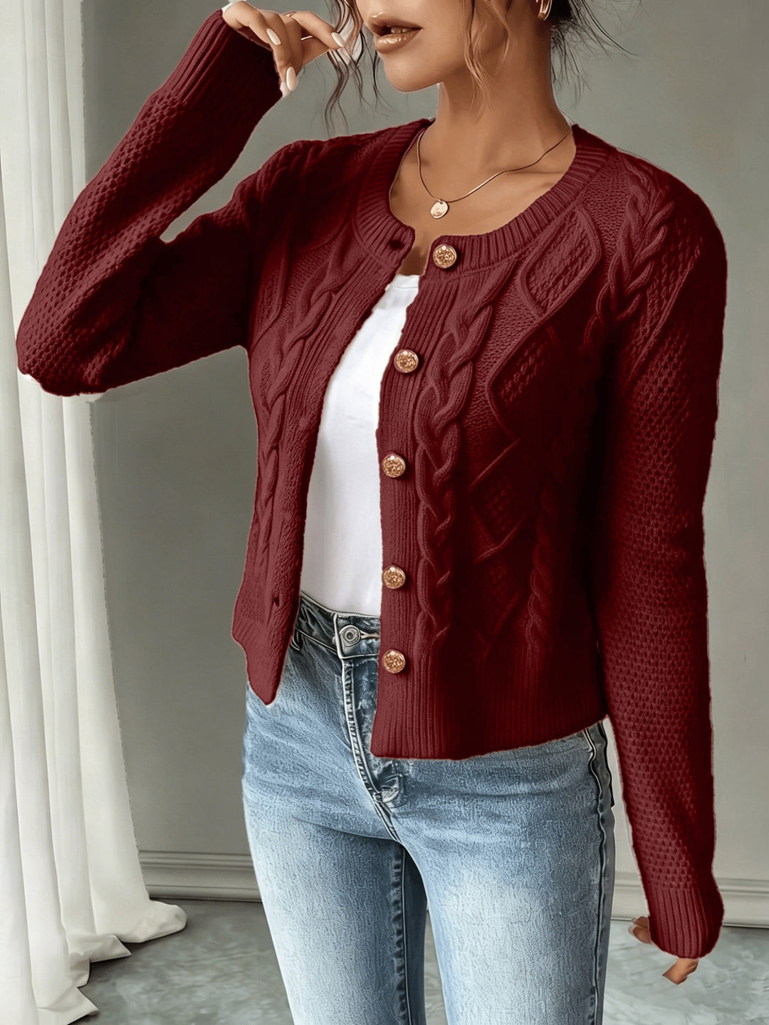 Ariane | Gilet Torsadé à Boutons Dorés