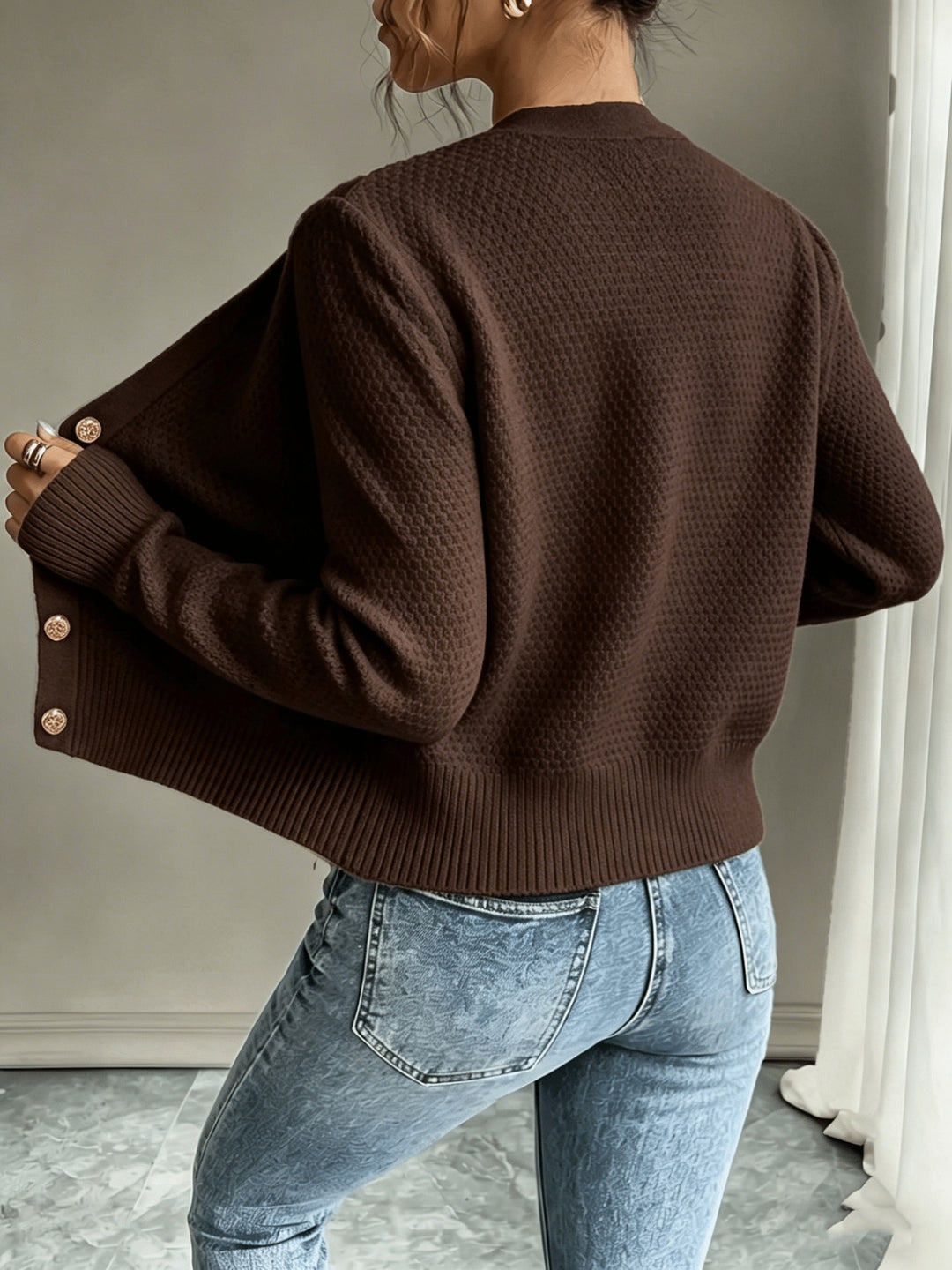 Ariane | Gilet Torsadé à Boutons Dorés