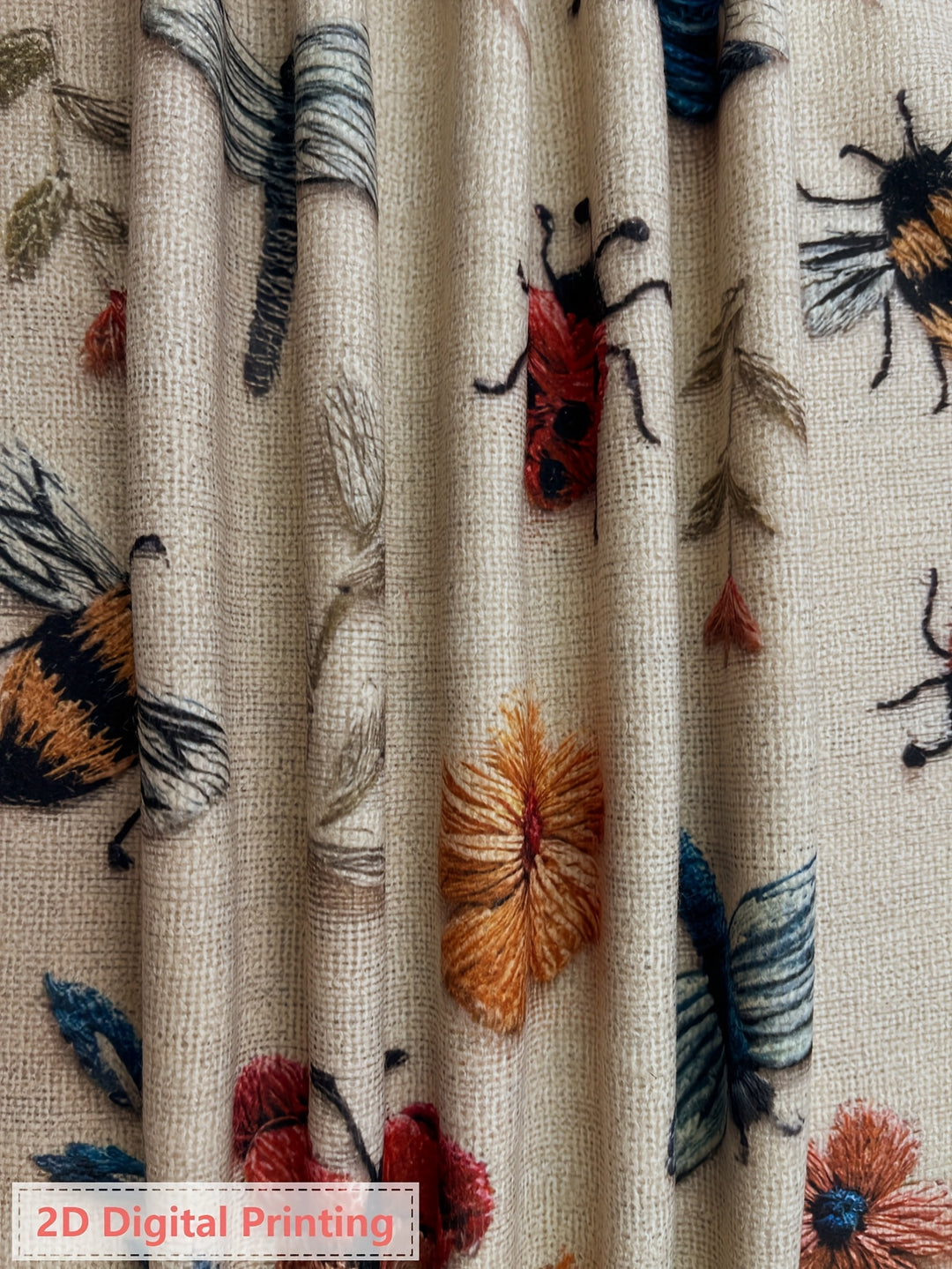 Delphine | Pull Brodé Fleurs et Insectes