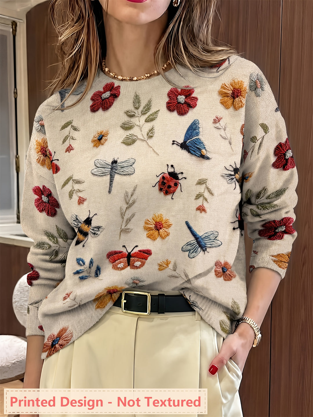 Delphine | Pull Brodé Fleurs et Insectes