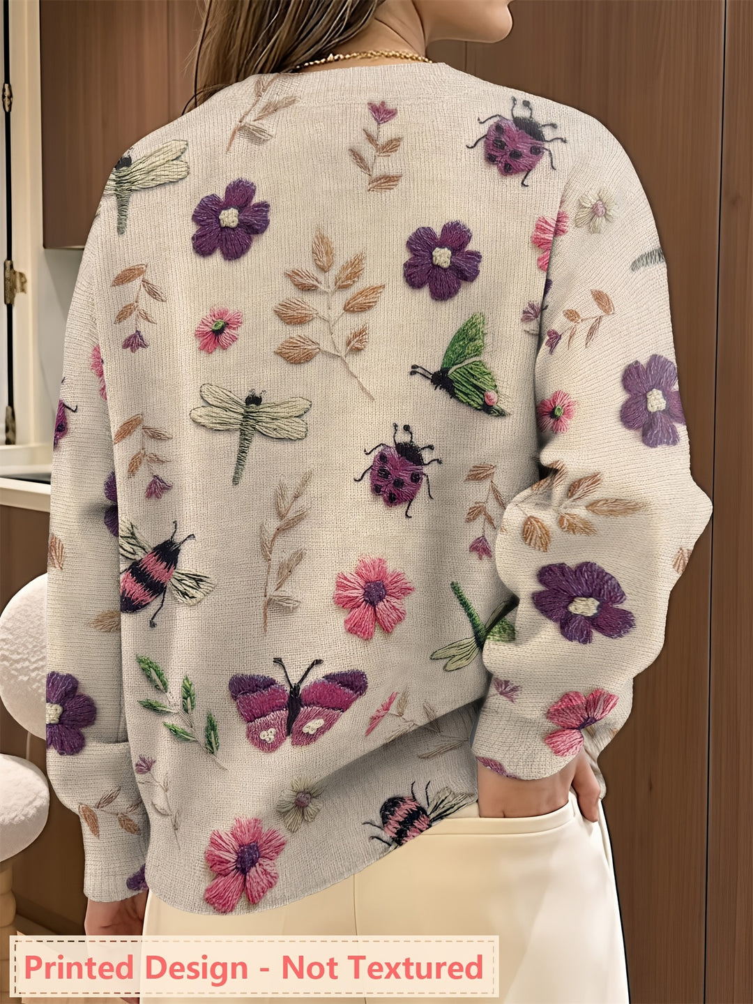 Delphine | Pull Brodé Fleurs et Insectes